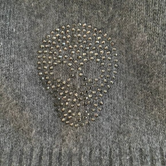 Mitchies Matchings Knit Slouch Fox Pom Beanie with Crystal Skull NWT - Picture 2 of 5